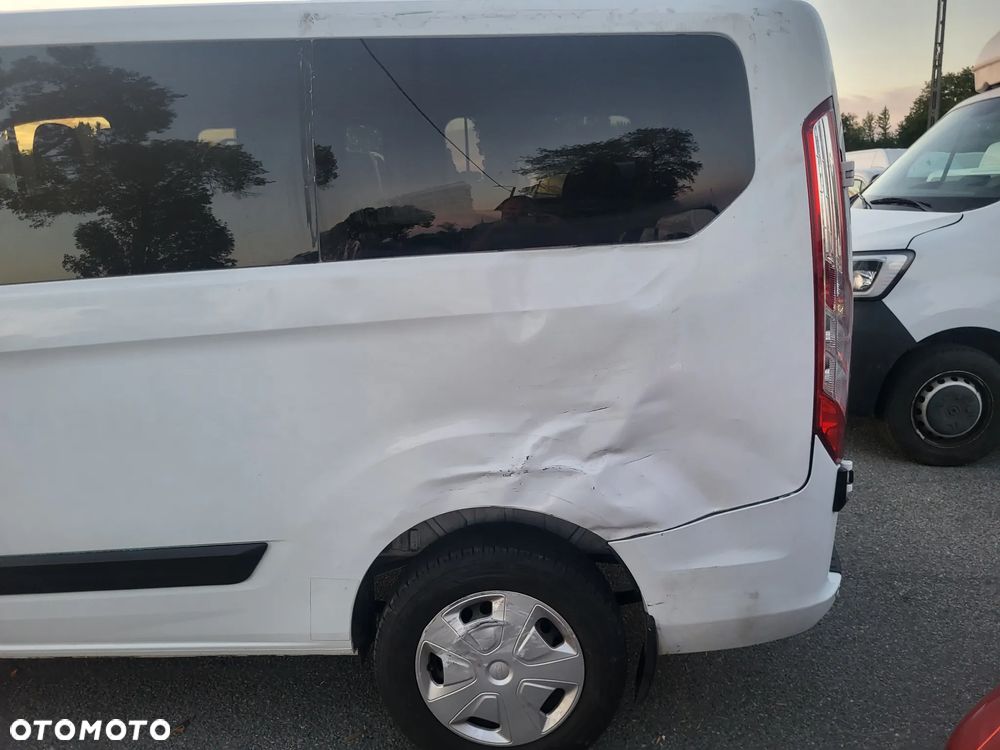 Ford Tourneo Custom - 4