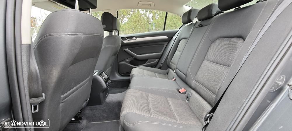VW Passat 1.6 TDI Confortline - 39