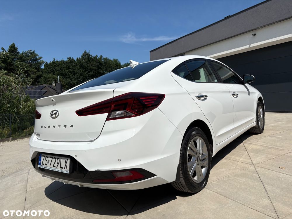 Hyundai Elantra 1.6 Comfort - 4