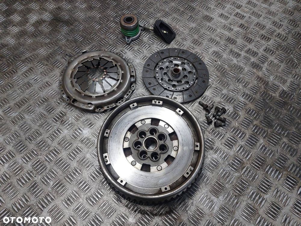 KOŁO DWUMASOWE + TARCZA DOCISK ŁOŻYSKO VOLVO V40 I S40 I 1.9 DI ID: 236290 - 1