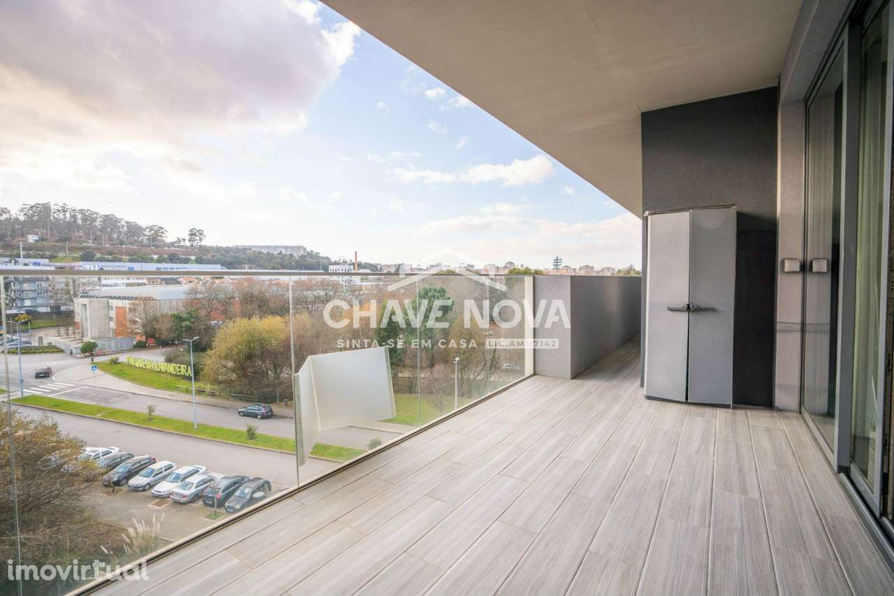 T3 c/ Varanda e Lugar de Garagem em Oliveira do Douro - Grande imagem: 5/21