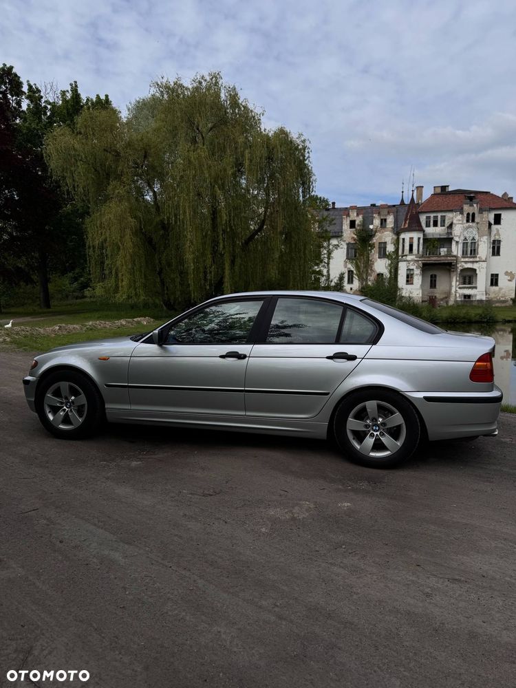 BMW Seria 3 318i - 4