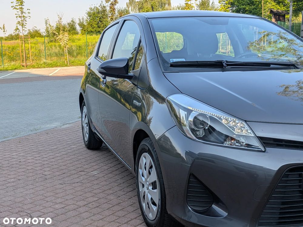 Toyota Yaris Hybrid 100 Premium - 17