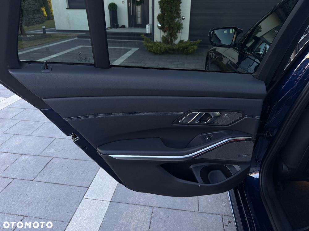 BMW Seria 3 M340i xDrive - 32