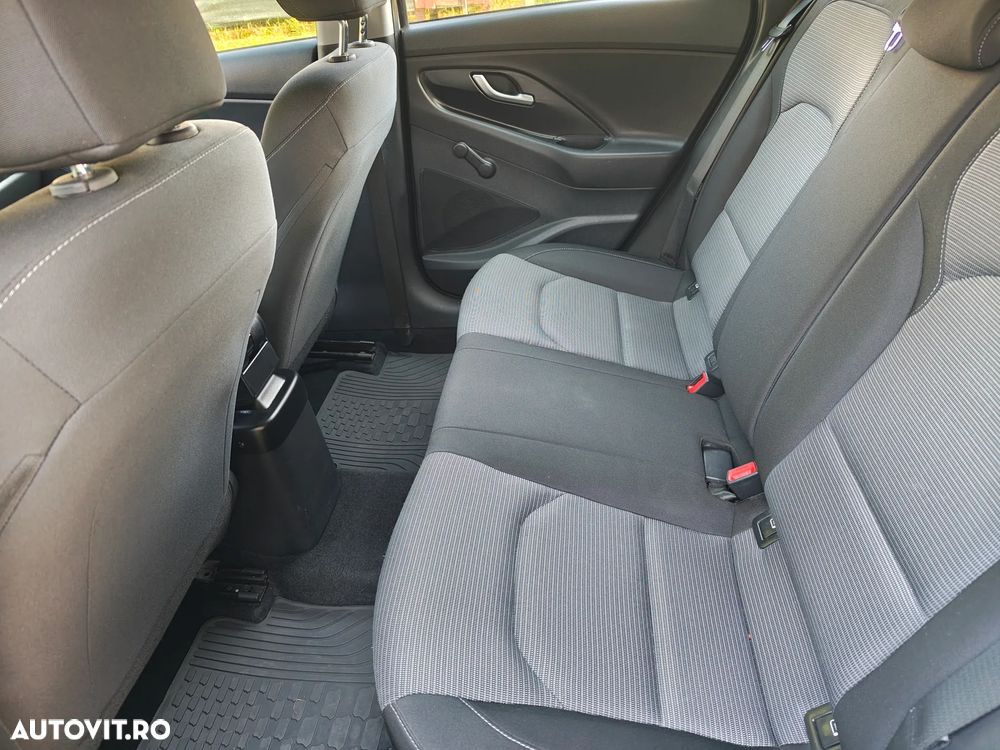 Hyundai i30 1.4 100CP 5DR M/T Comfort - 17
