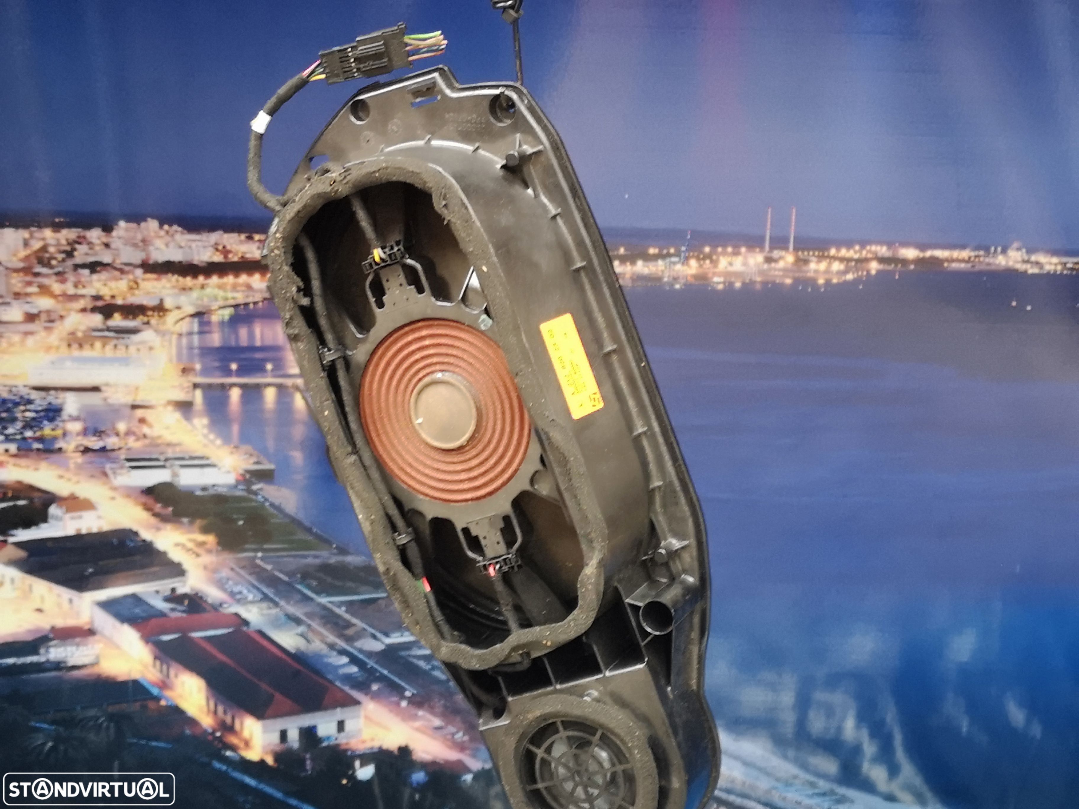 Coluna de som SUBWOOFER originais  LOGIK7 harman/cardon Mercedes Class E W212  CLS W218 2010-2014 - 1