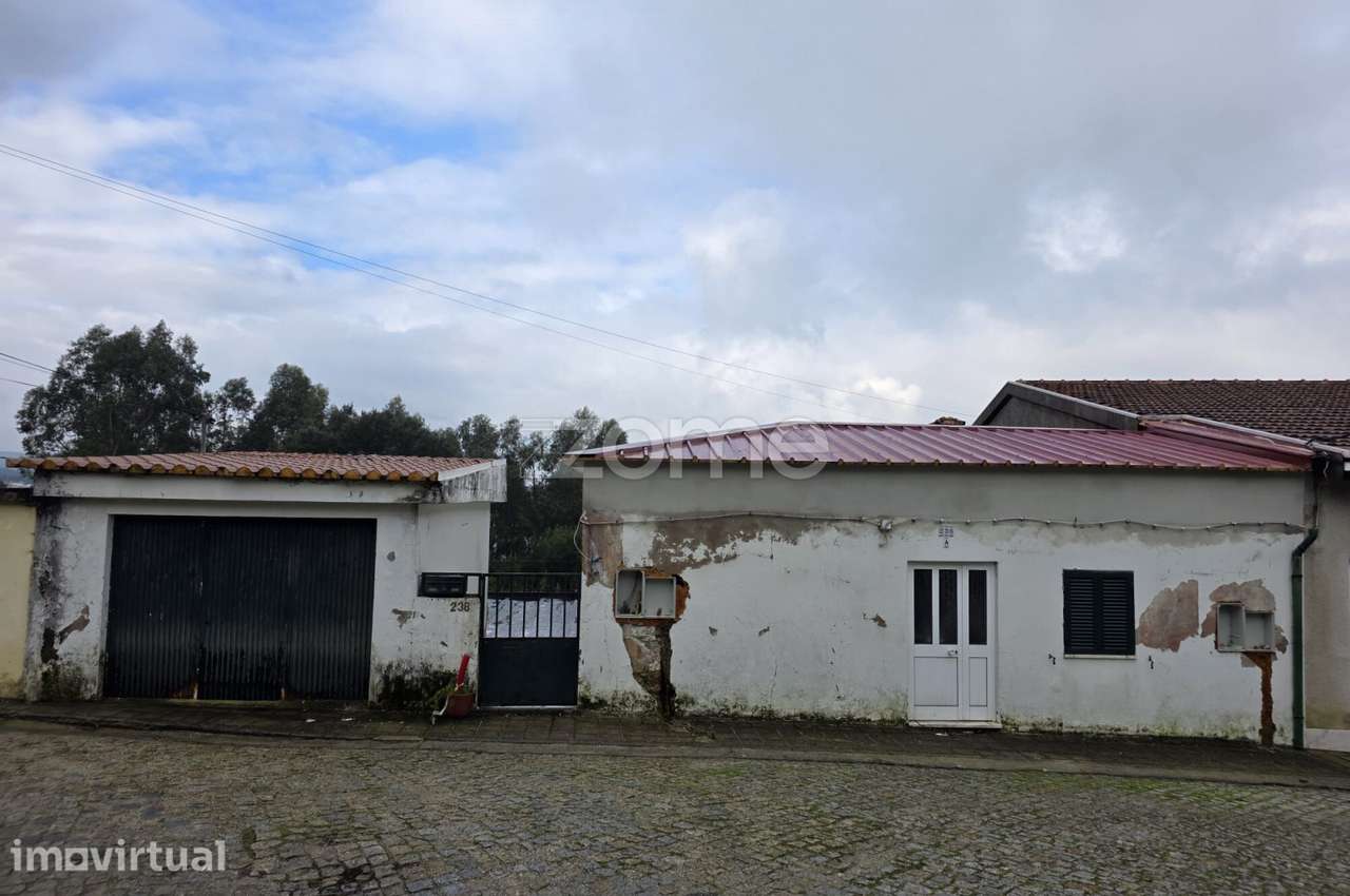 Moradia (Bi-Familiar) - Remodelação de T2 - Grande imagem: 5/36