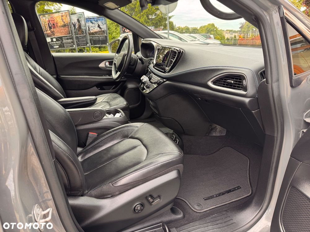 Chrysler Pacifica - 25