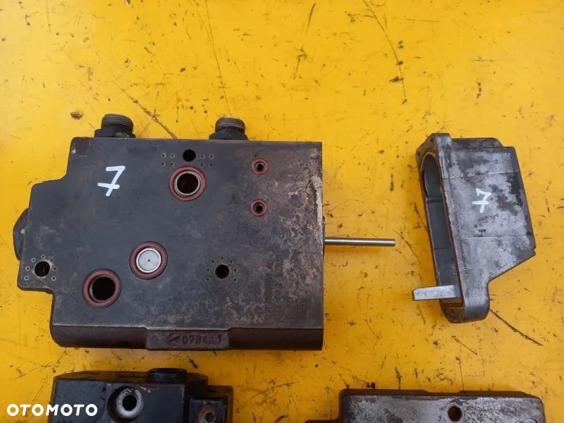 Sekcje hydrauliczne rozdzielacz Deutz Fahr Agrotron 7250 TTV - 13