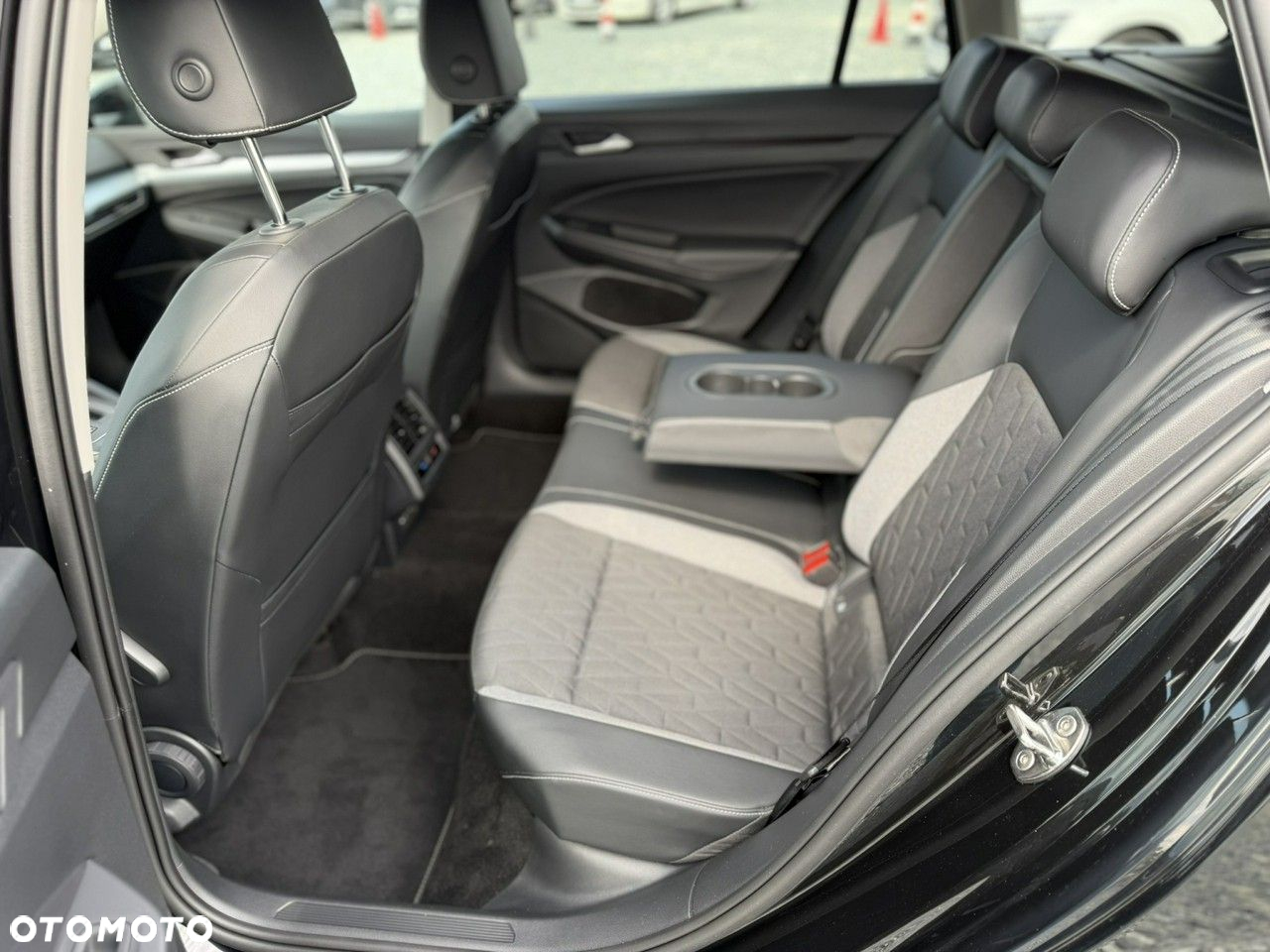 Volkswagen Golf Variant 1.5 eTSI OPF DSG Goal - 21
