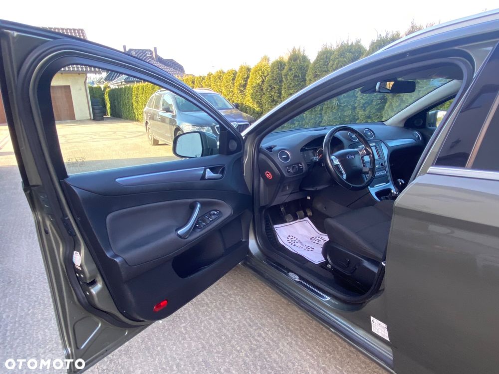 Ford Mondeo 2.0 TDCi Titanium - 24