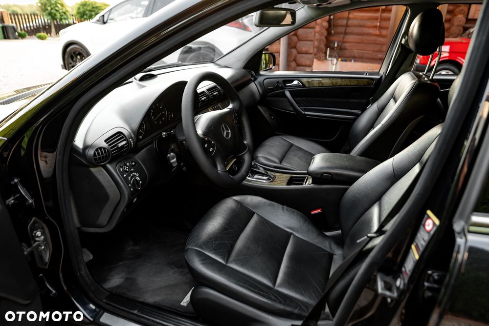 Mercedes-Benz Klasa C 320 4Matic Avantgarde Sport Edition - 18