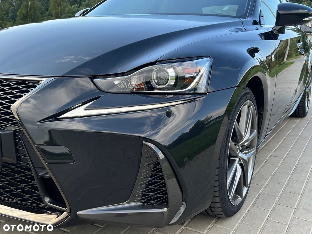 Lexus IS 200t / 300 F Sport - 11