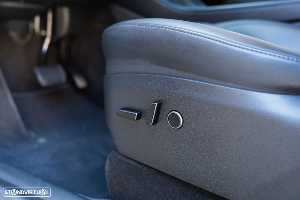 Tesla Model Y Long Range Dual Motor AWD - 11