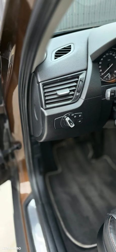 BMW X1 xDrive18d - 13