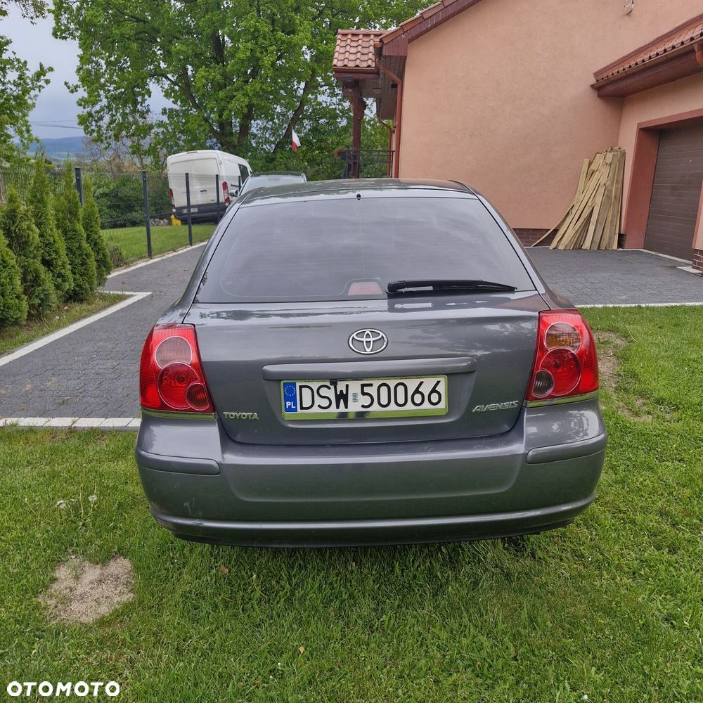 Toyota Avensis - 1
