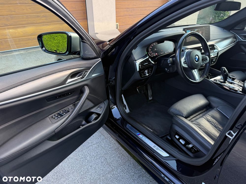 BMW Seria 5 M550i xDrive - 11