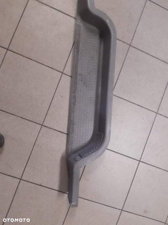 Schodek stopień drzwi rozsuwanych VW T4 - 1