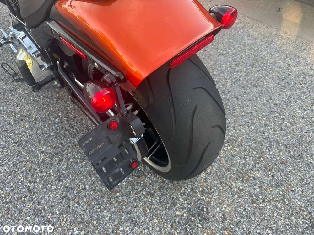 Harley-Davidson Softail Breakout - 11