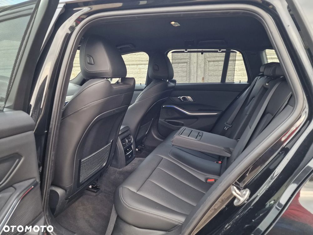 BMW Seria 3 318i M Sport - 19