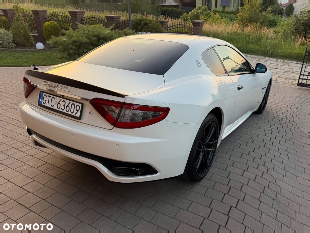Maserati GranTurismo S Automat - 21