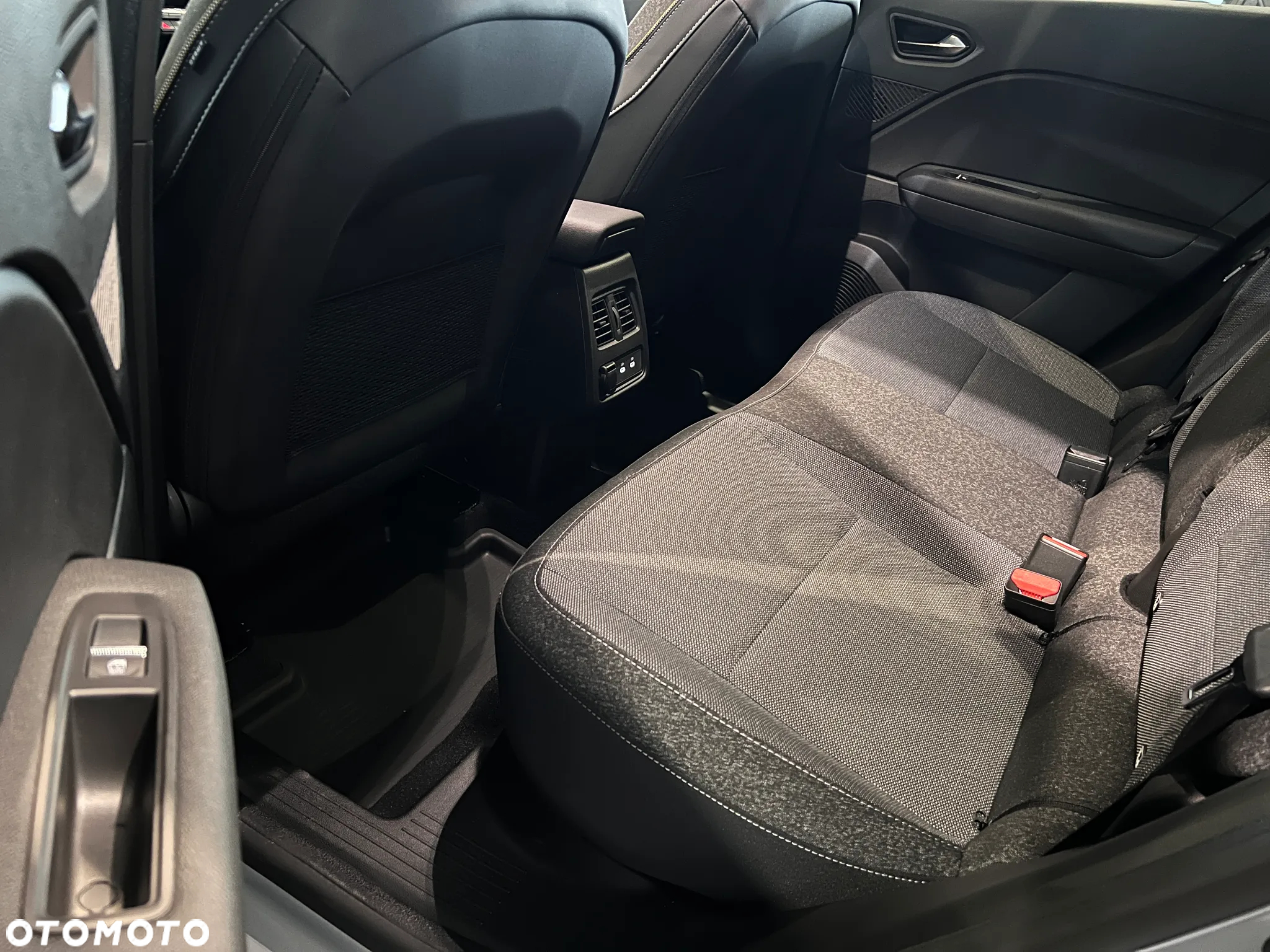 Renault Captur 1.3 TCe mHEV Techno - 17