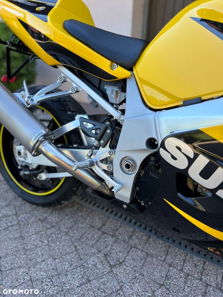 Suzuki GSX-R - 16