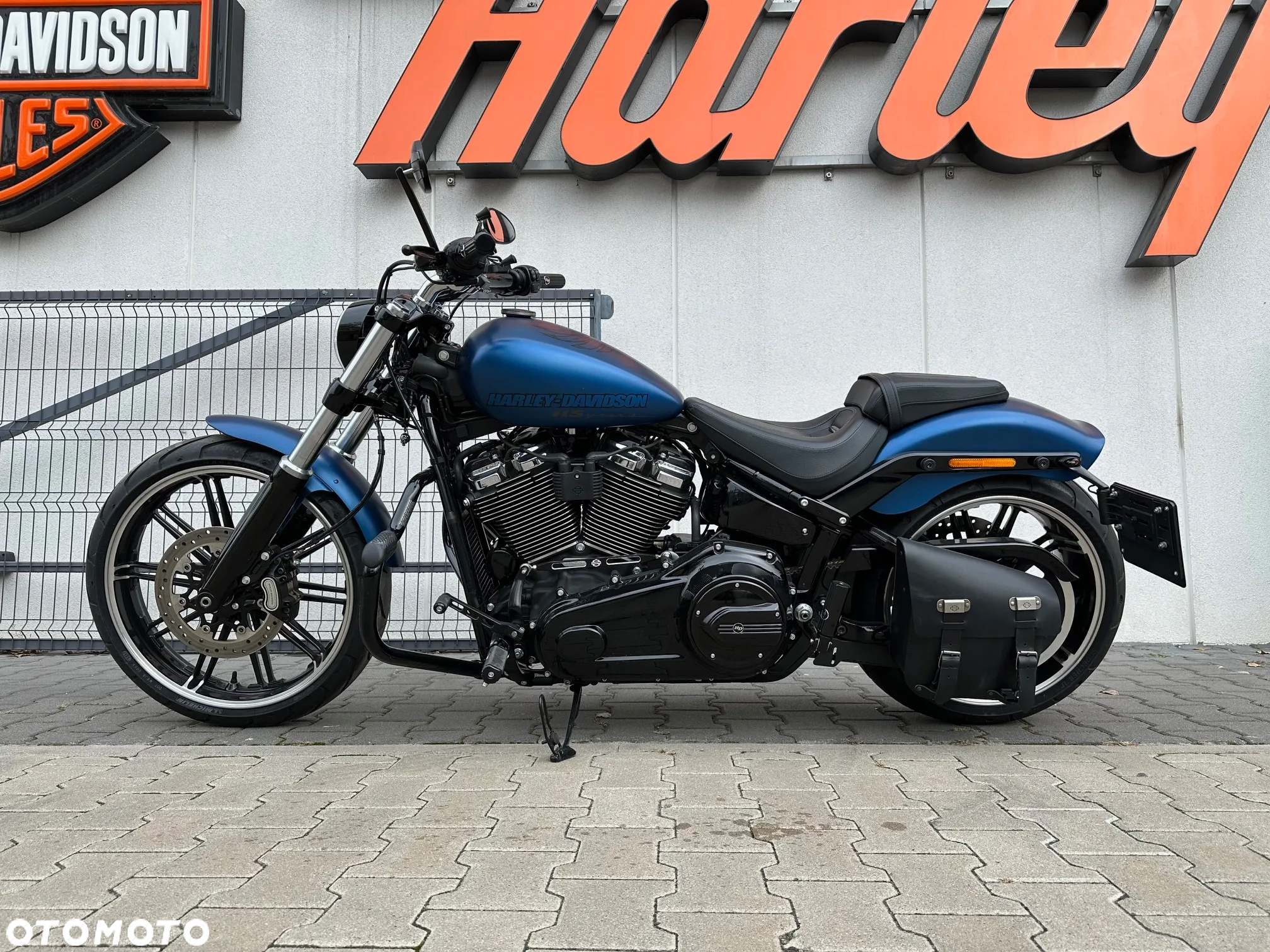 Harley-Davidson Softail Breakout - 11