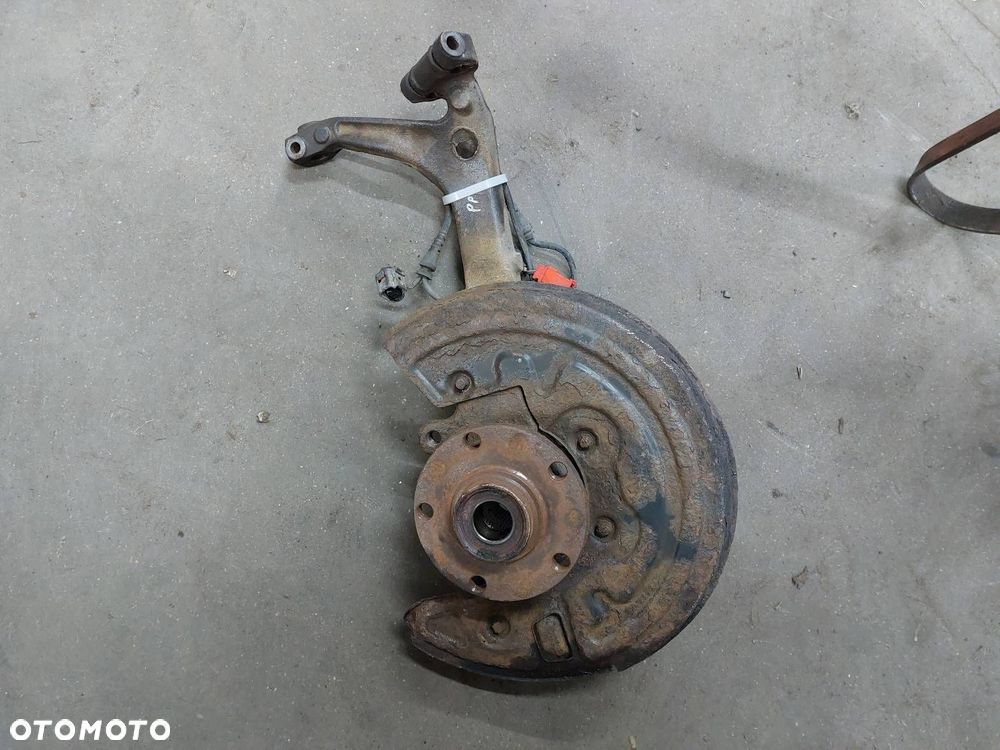 PIASTA ZWROTNICA PRAWY PRZÓD VOLKSWAGEN PASSAT B5 FL 1.9 TDI 8D0407258AQ - 1
