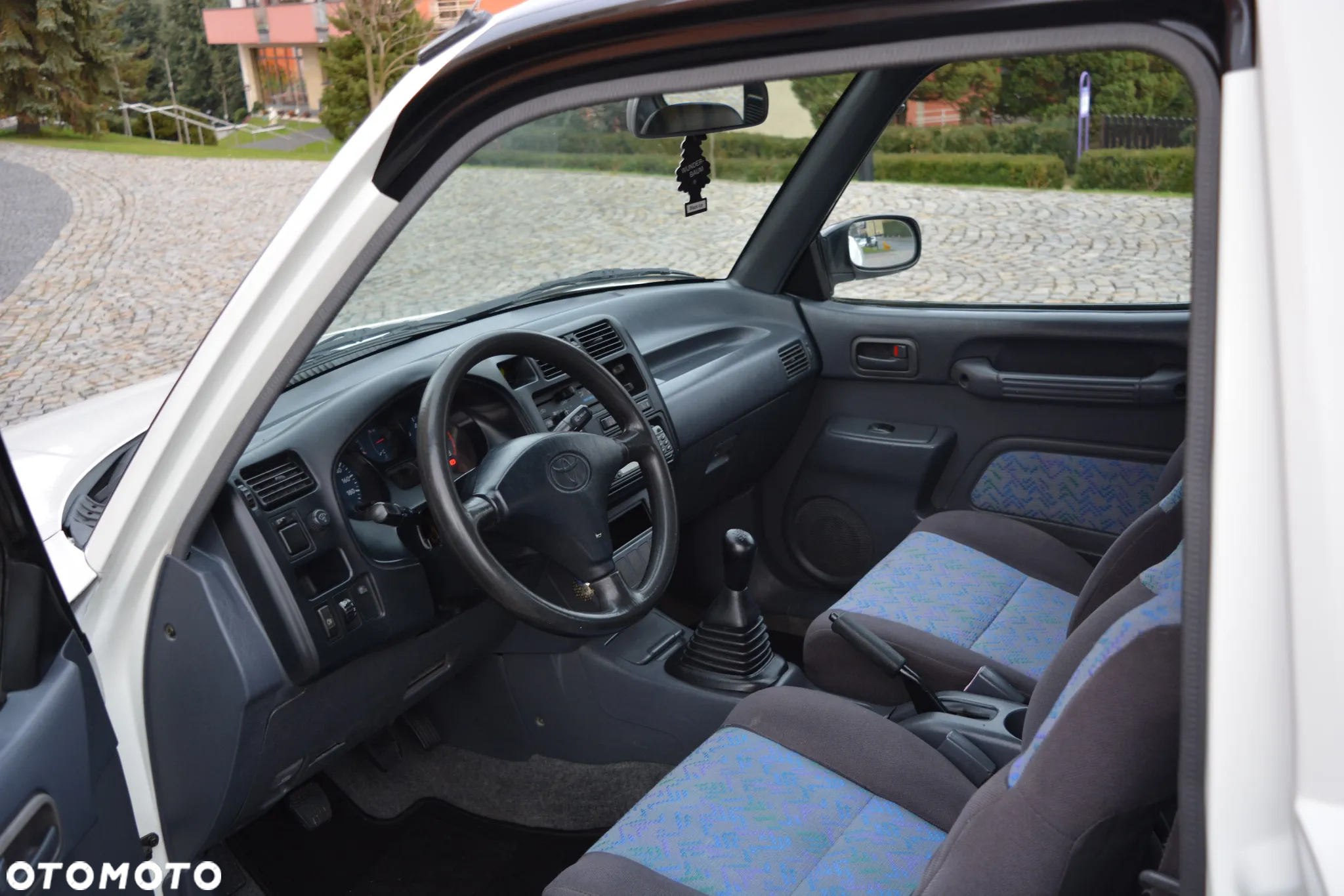 Toyota RAV4 2.0 - 15