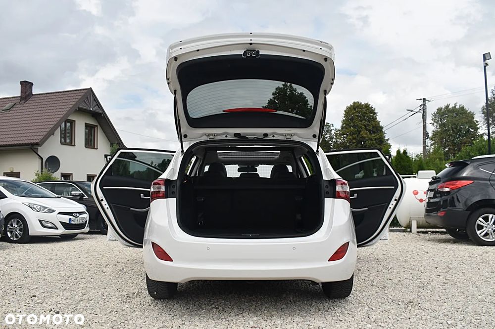 Hyundai i30 1.6 D Premium - 14