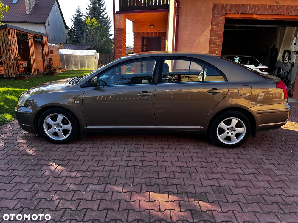 Toyota Avensis 2004 photo 3
