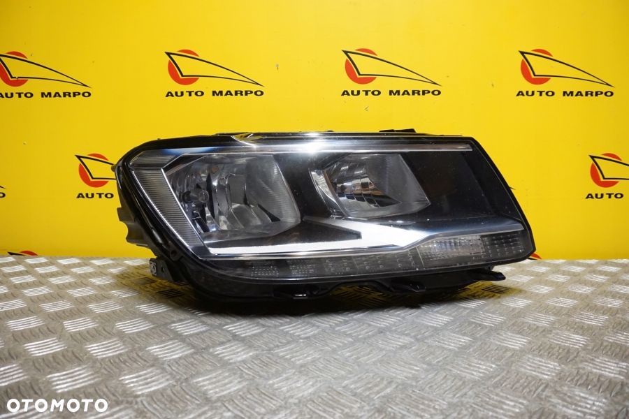 VW TIGUAN 2016 - REFLEKTOR LAMPA ZWYKŁA HALOGENOWA PRAWA USA - 2