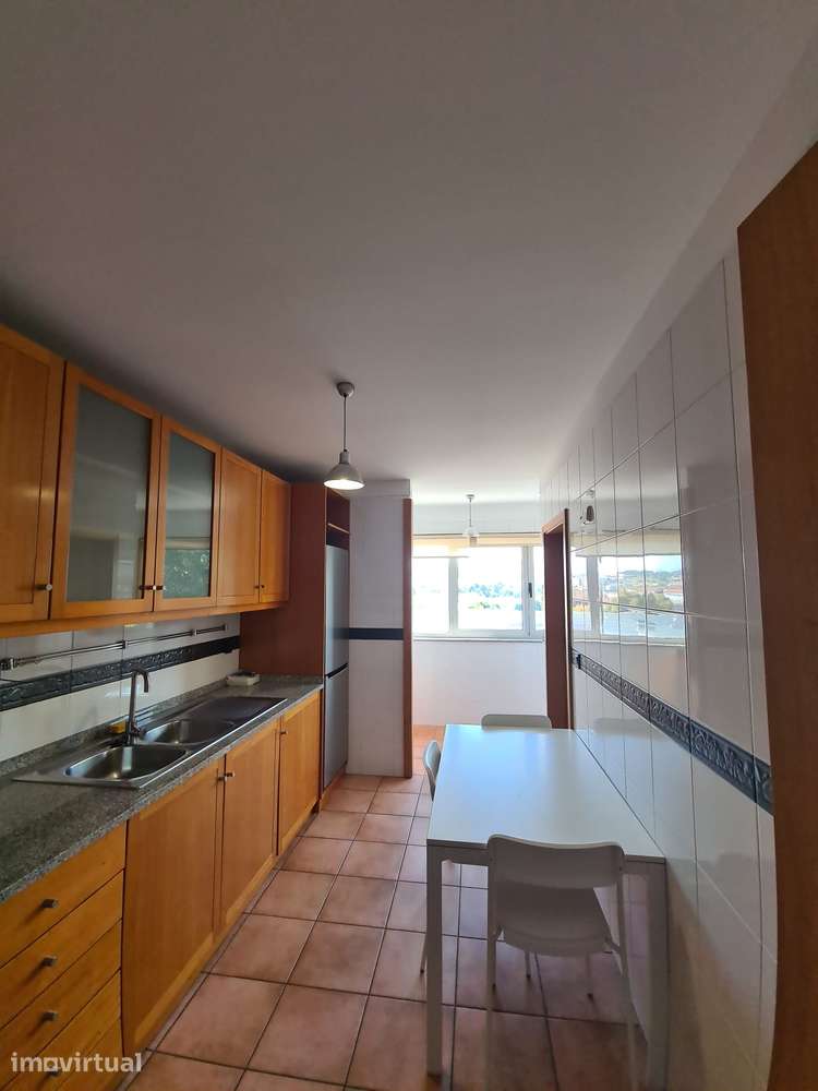 Apartamento T3 mobilado com garagem no centro de Barcelos - Grande imagem: 3/40
