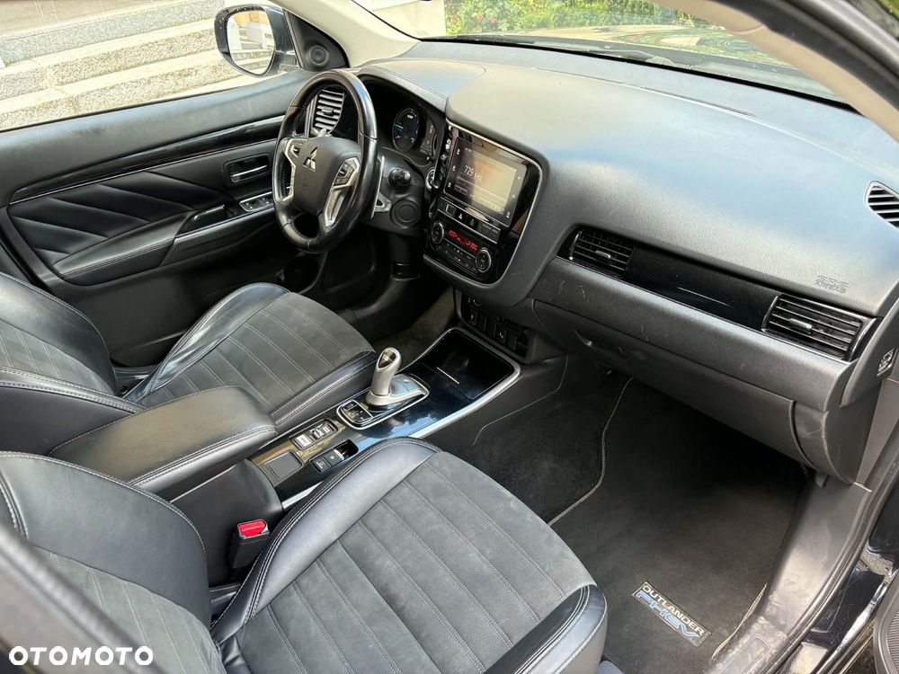 Mitsubishi Outlander - 11