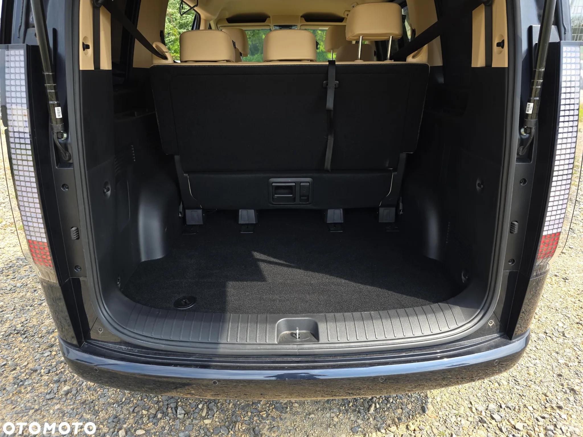 Hyundai Staria 1.6 T-GDI HEV Smart VIP - 26