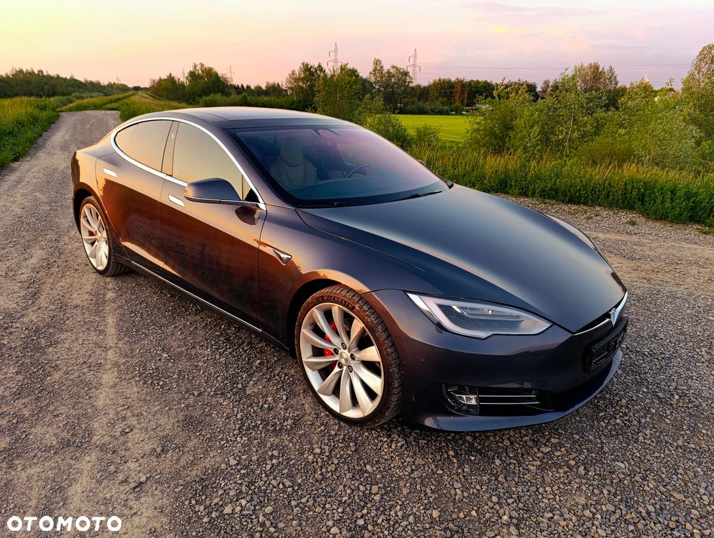 Tesla Model S - 6