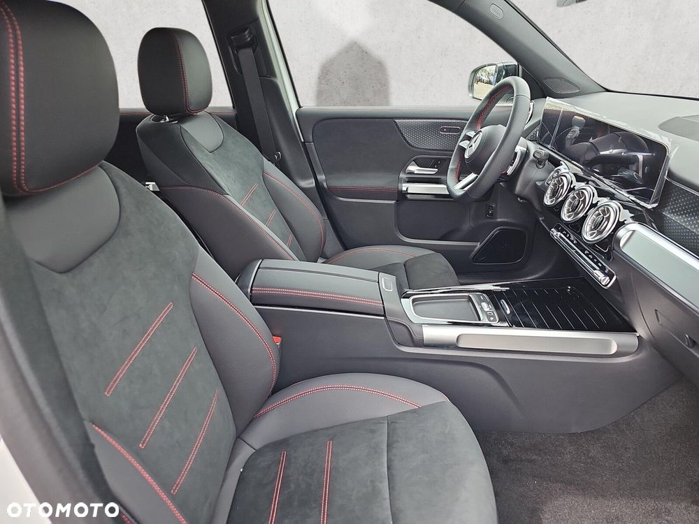 Mercedes-Benz GLB - 16