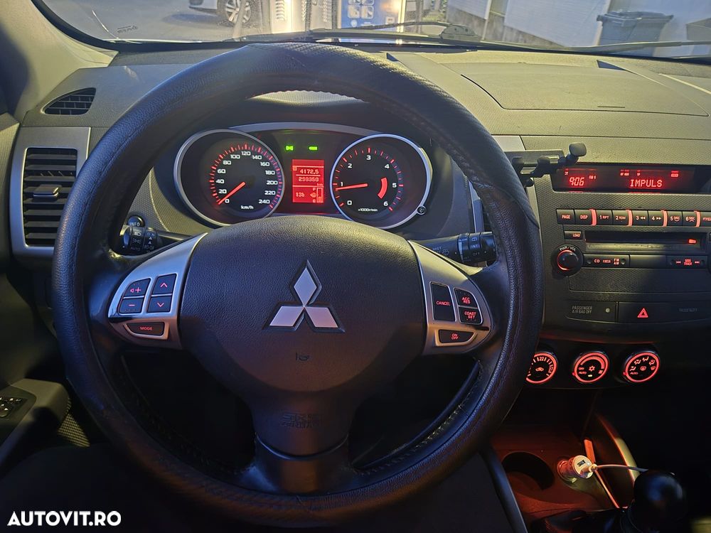 Mitsubishi Outlander - 7