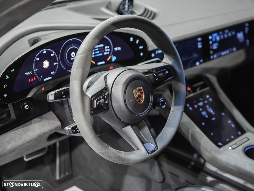 Porsche Taycan GTS - 27