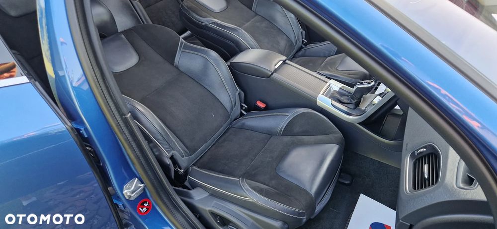 Volvo V60 D6 AWD Plug-in Hybrid Momentum - 34
