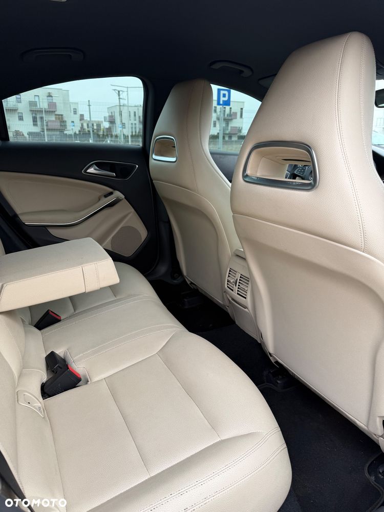 Mercedes-Benz CLA 250 7G-DCT Sport - 17