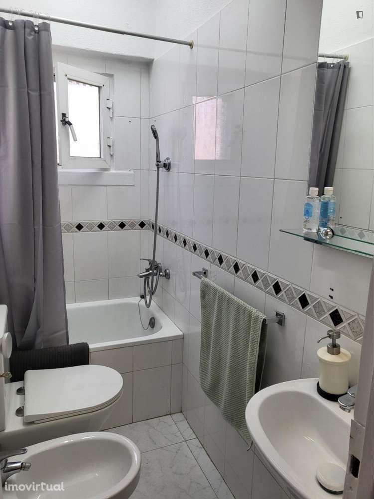 Quarto - localizado em Alcântara Lisbon - Grande imagem: 4/6