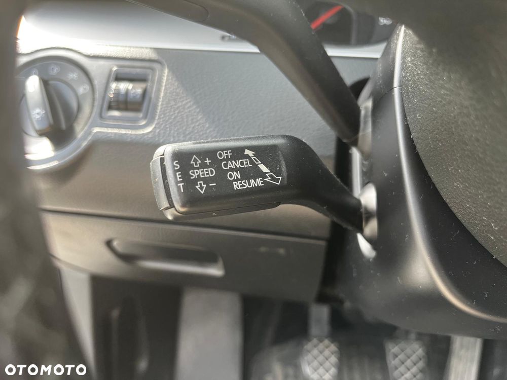 Volkswagen Passat 2.0 TDI DPF Highline - 12