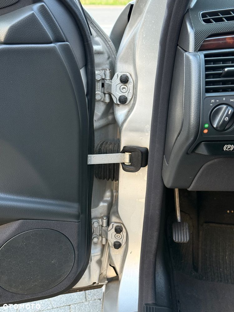 Mercedes-Benz Klasa E 320 T Avantgarde - 32