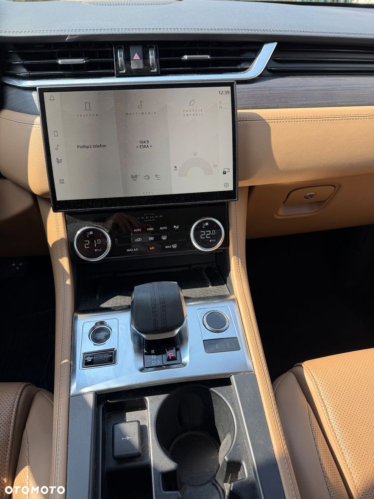 Jaguar F-Pace 2.0 D165 mHEV AWD R-Dynamic SE - 11