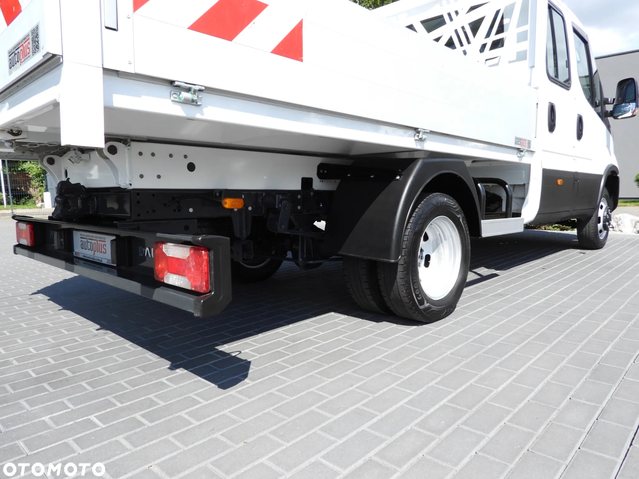 Iveco DAILY 35C16 WYWROTKA PODWÓJNA KABINA DOKA 6 MIEJSC TEMPOMAT NAWIGACJA BLIŹNIACZE KOŁA KLIMATYZACJA 160KM [ 344567 ] - 16