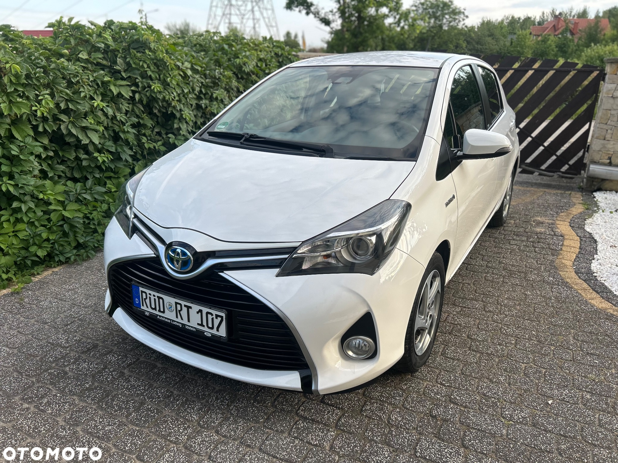 Toyota Yaris Hybrid 100 Premium - 6