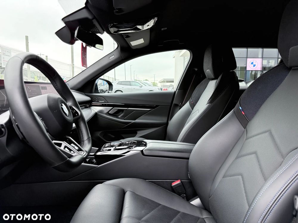 BMW Seria 5 520d xDrive - 28