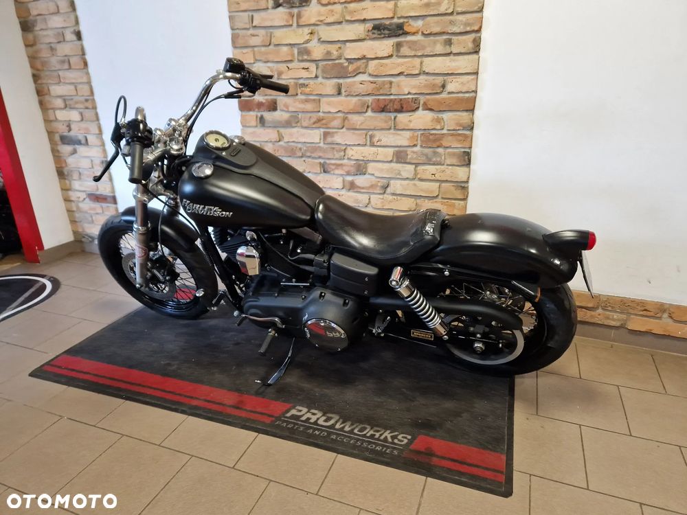 Harley-Davidson Dyna Street Bob - 13